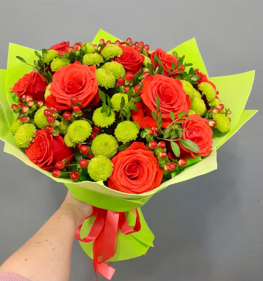 Букет цветов из: Хризантемы и Розы в Лисино-Корпус