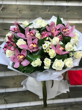 Букет цветов из: Розы и Хризантемы в Лисино-Корпус