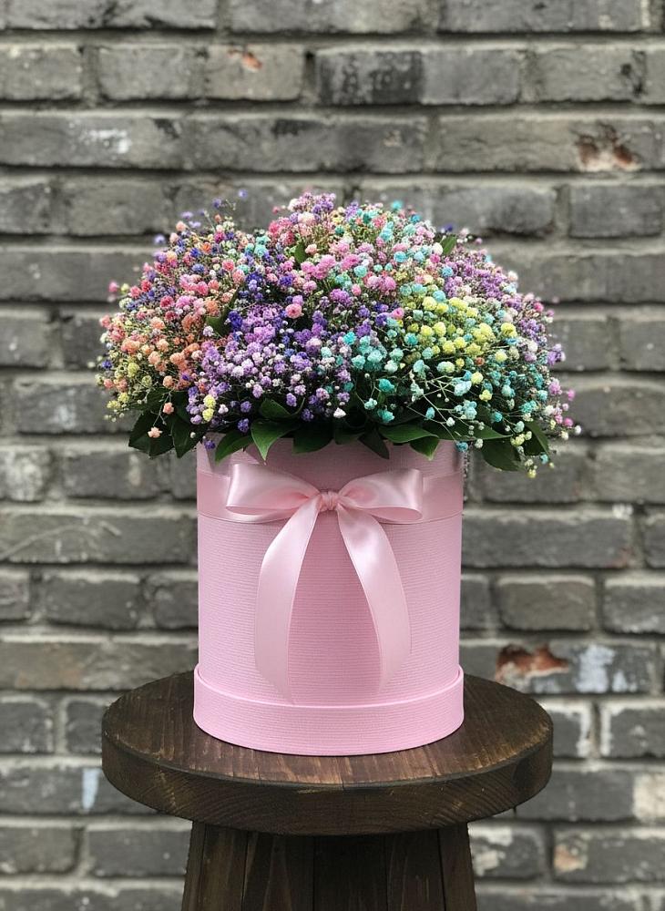 Цветочная композиция из Гипсофила и Розы в шляпной коробке в Лисино-Корпус