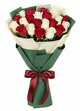 Букет Микс из красных и белых роз в Лисино-Корпус