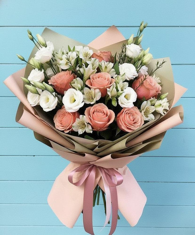 Букет цветов из: Розы, Альстромерии и Лизиантусы в Лисино-Корпус