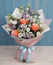 Букет цветов из:  Лизиантусы, Розы, Альстромерии и Гипсофила в Лисино-Корпус