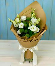 Букет цветов из:  Хризантемы и Лизиантусы в Лисино-Корпус