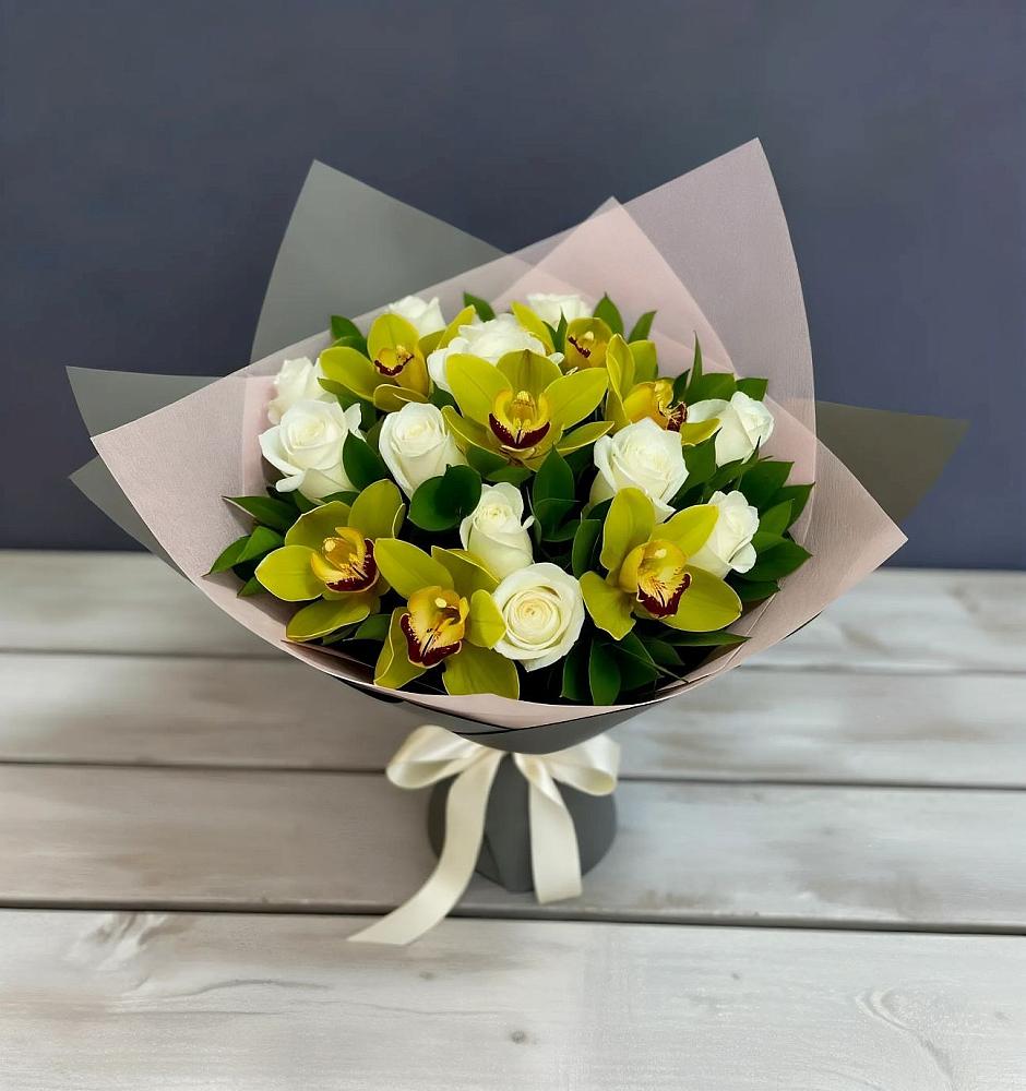 Букет цветов из: Орхидеи и Розы в Лисино-Корпус