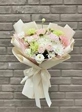 Букет цветов из:  Гвоздики, Розы, Лизиантусы и Хризантемы в Лисино-Корпус