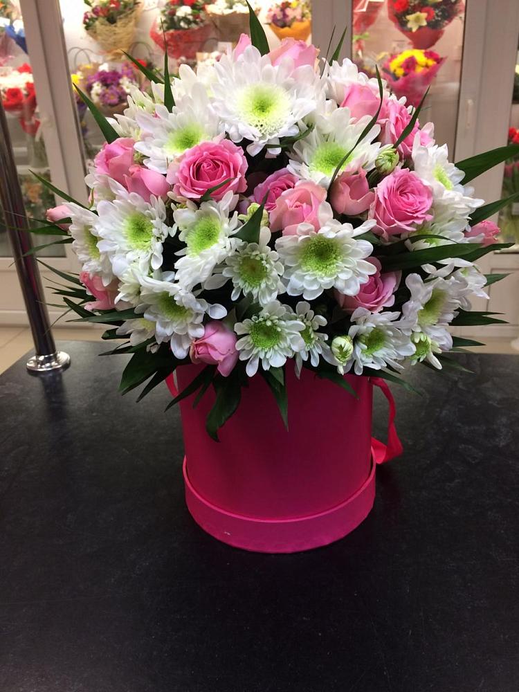 Цветочная композиция из Розы и Хризантемы в шляпной коробке в Лисино-Корпус