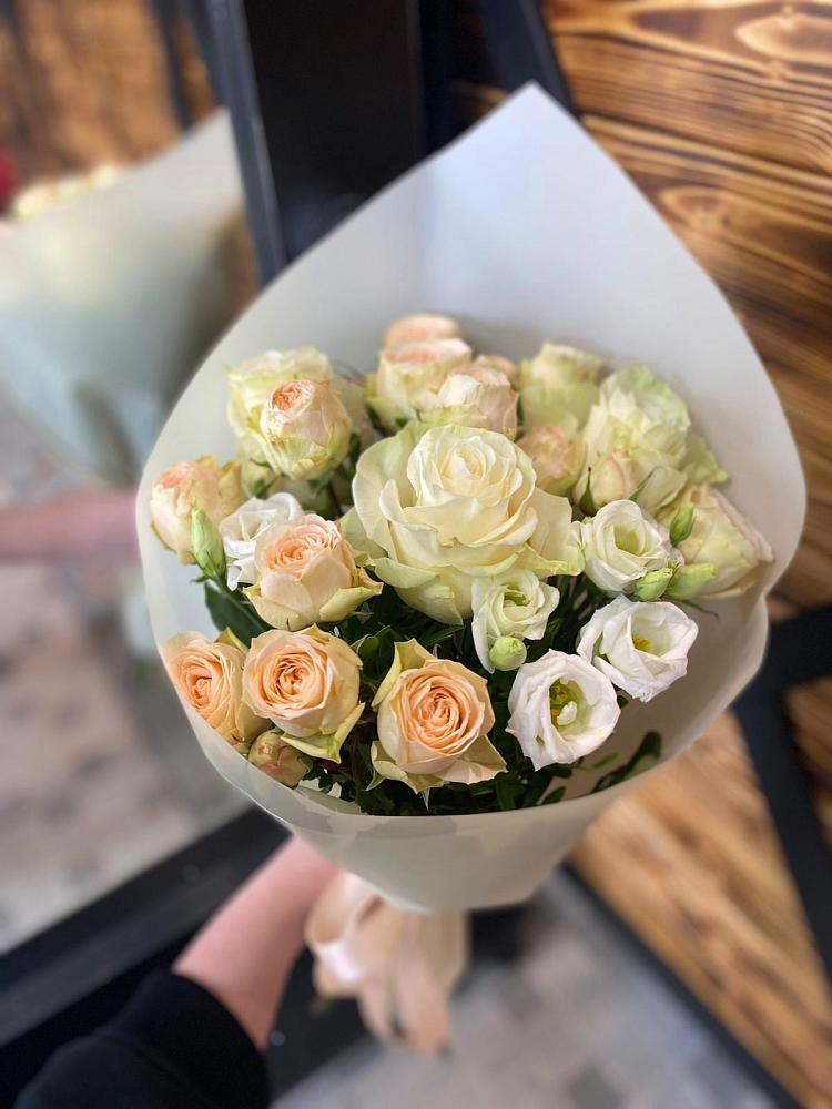 Букет цветов из: Розы и Лизиантусы в Лисино-Корпус