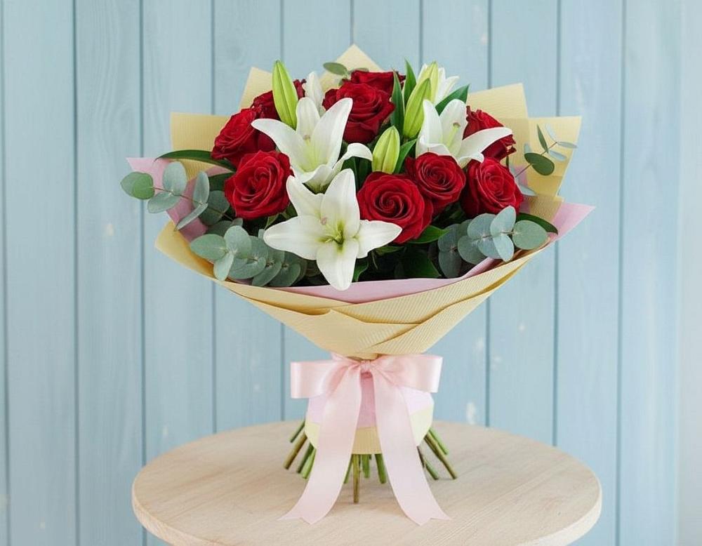 Букет цветов из: Лилии и Розы в Лисино-Корпус